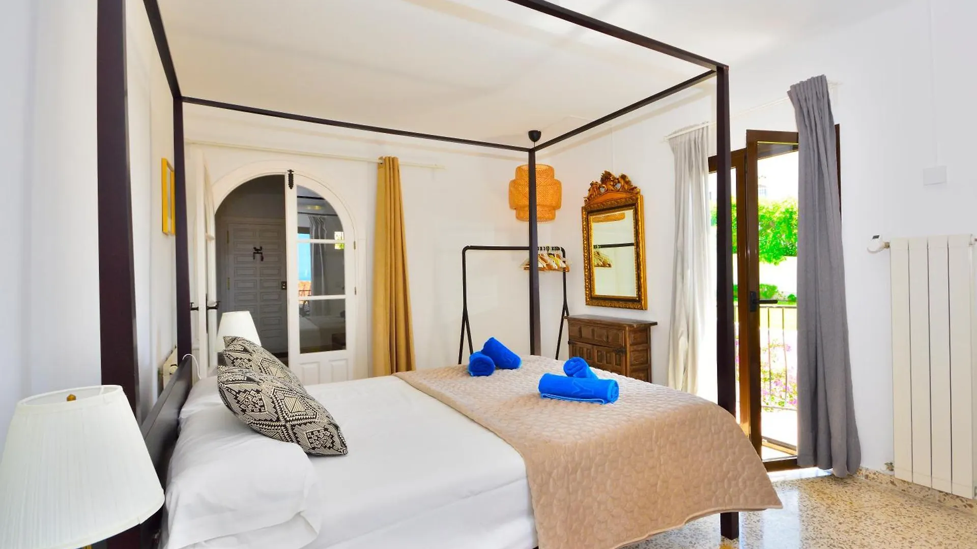Villa Little Castle: Sea & Mountain Views in Nerja