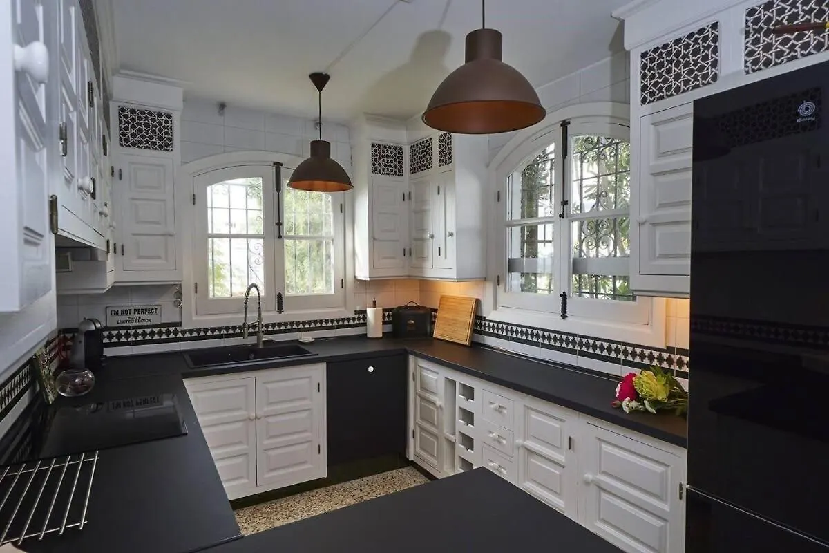Villa Little Castle: Sea & Mountain Views in Nerja
